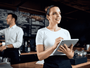 restaurant manager using tablet for bookkeeping tips for restaurants